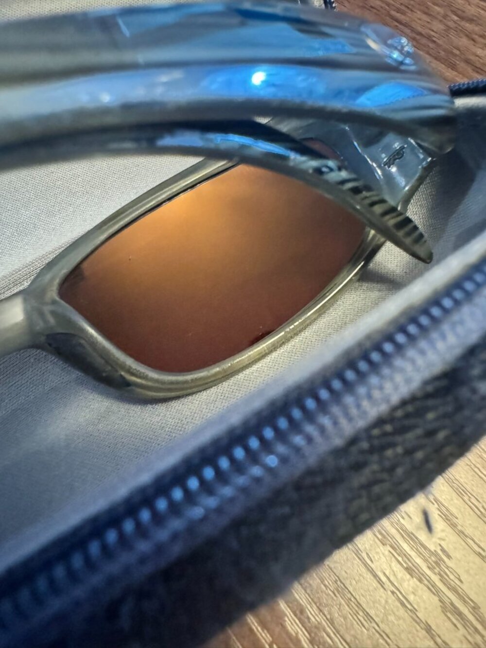 Costa Del Mar Gray Striped Wrap Sunglasses Read Condition With Case - Picture 12 of 13